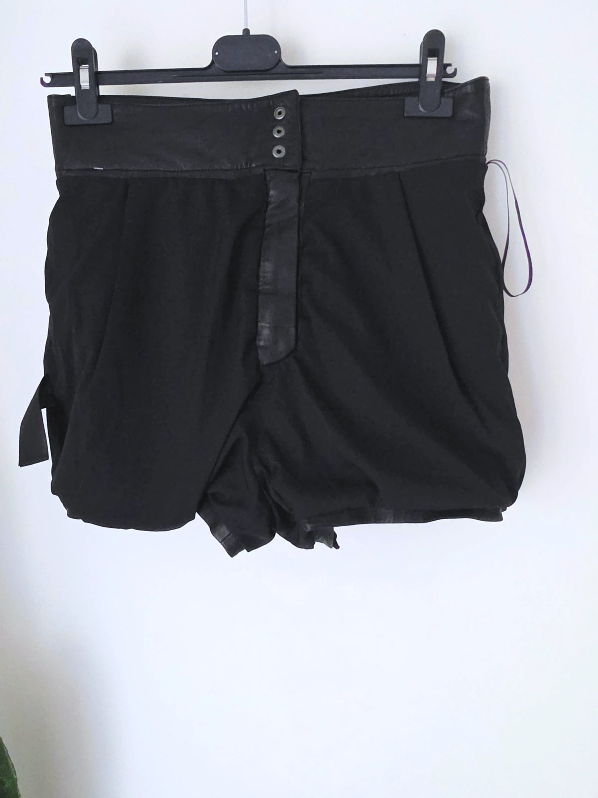 Short noir 100% cuir