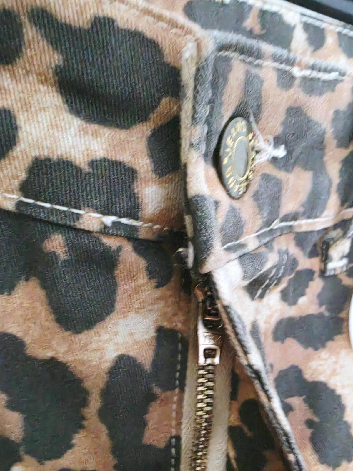 Pantalon à imprimé léopard