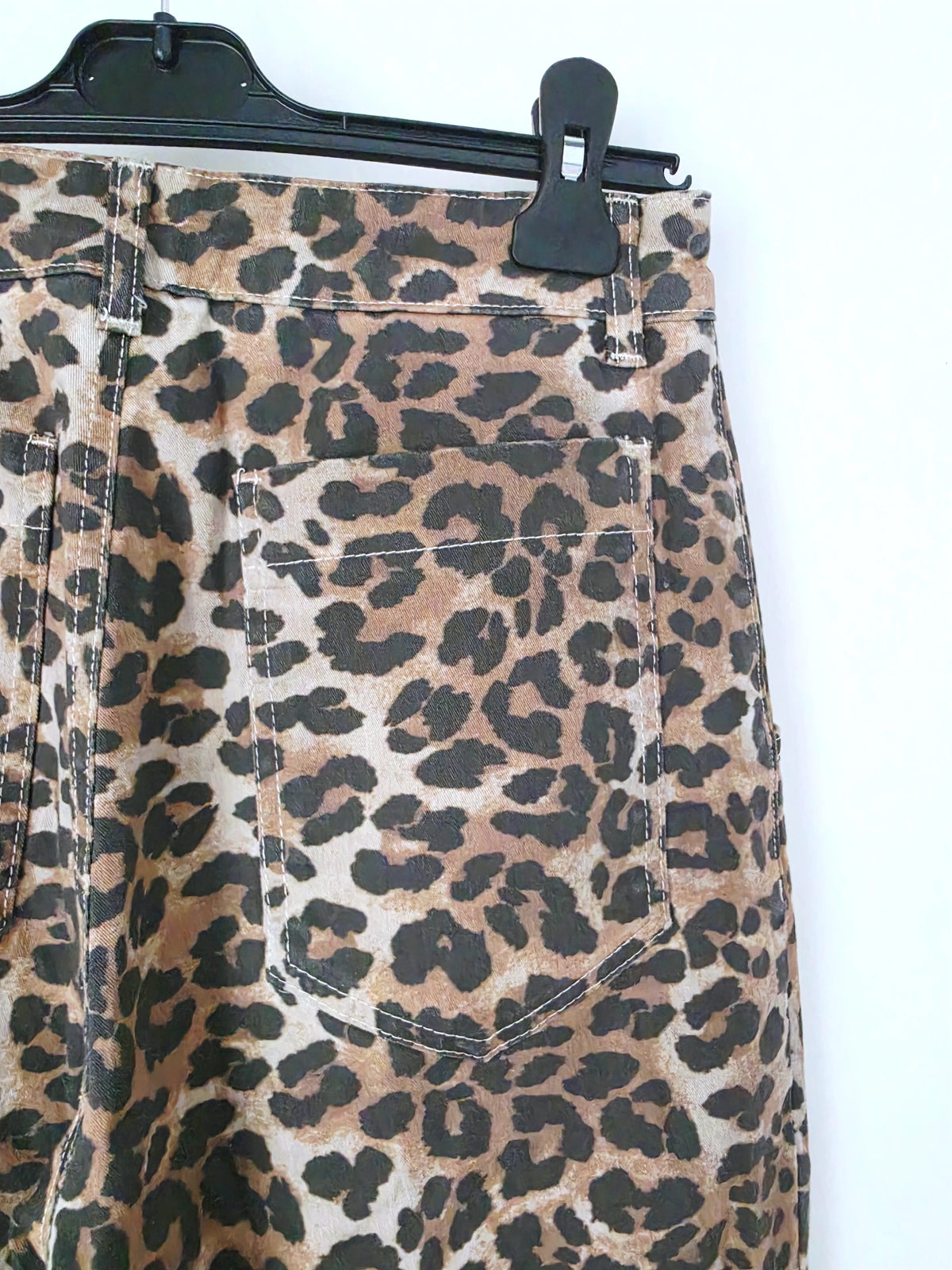 Pantalon à imprimé léopard