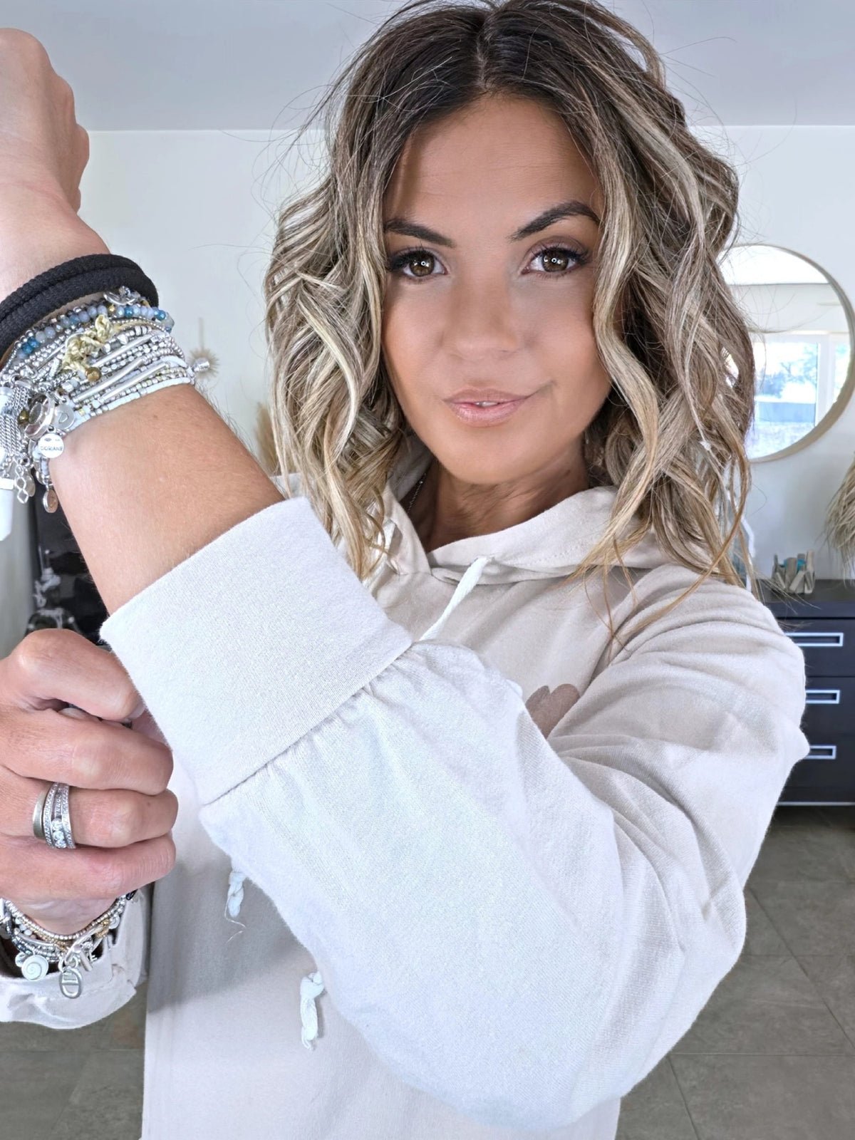 Robe beige à effet superposition - 𝐌𝐚𝐫𝐢𝐧𝐚𝟒𝟒𝐟𝐚𝐦𝐢𝐥𝐲