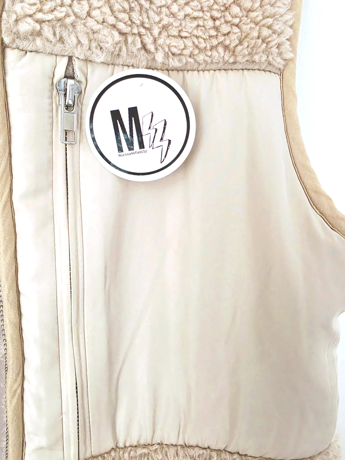 Manteau bouclette beige sans manche - 𝐌𝐚𝐫𝐢𝐧𝐚𝟒𝟒𝐟𝐚𝐦𝐢𝐥𝐲