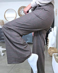 Pantalon palazzo marron à imprimé à carreaux