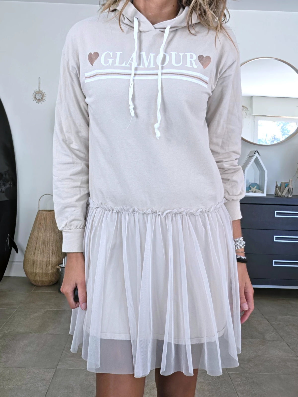 Robe beige à effet superposition - 𝐌𝐚𝐫𝐢𝐧𝐚𝟒𝟒𝐟𝐚𝐦𝐢𝐥𝐲