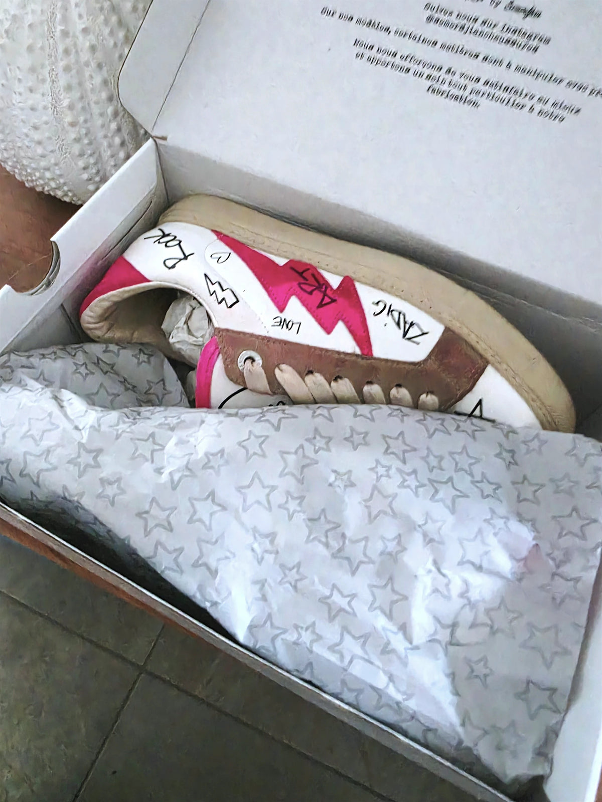 Baskets ZV1747 blanche à tags 100% cuir - 𝐌𝐚𝐫𝐢𝐧𝐚𝟒𝟒𝐟𝐚𝐦𝐢𝐥𝐲