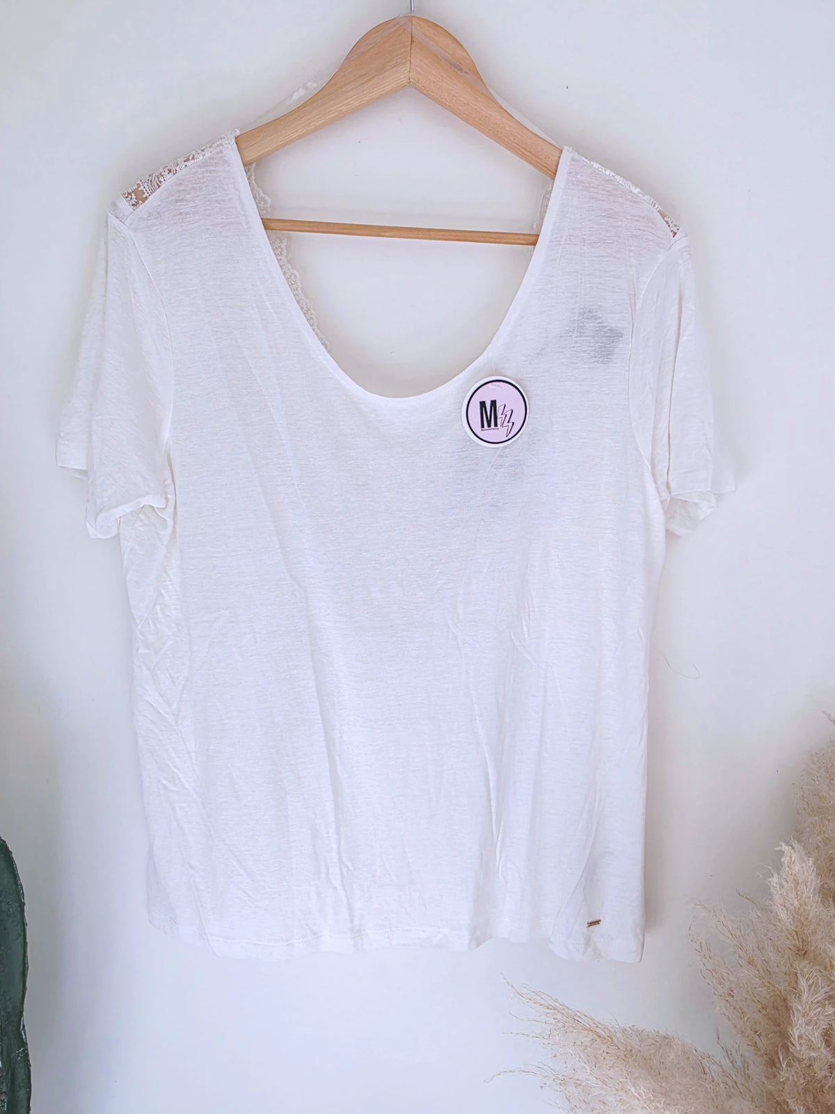 T-shirt blanc encolure en V au dos - 𝐌𝐚𝐫𝐢𝐧𝐚𝟒𝟒𝐟𝐚𝐦𝐢𝐥𝐲