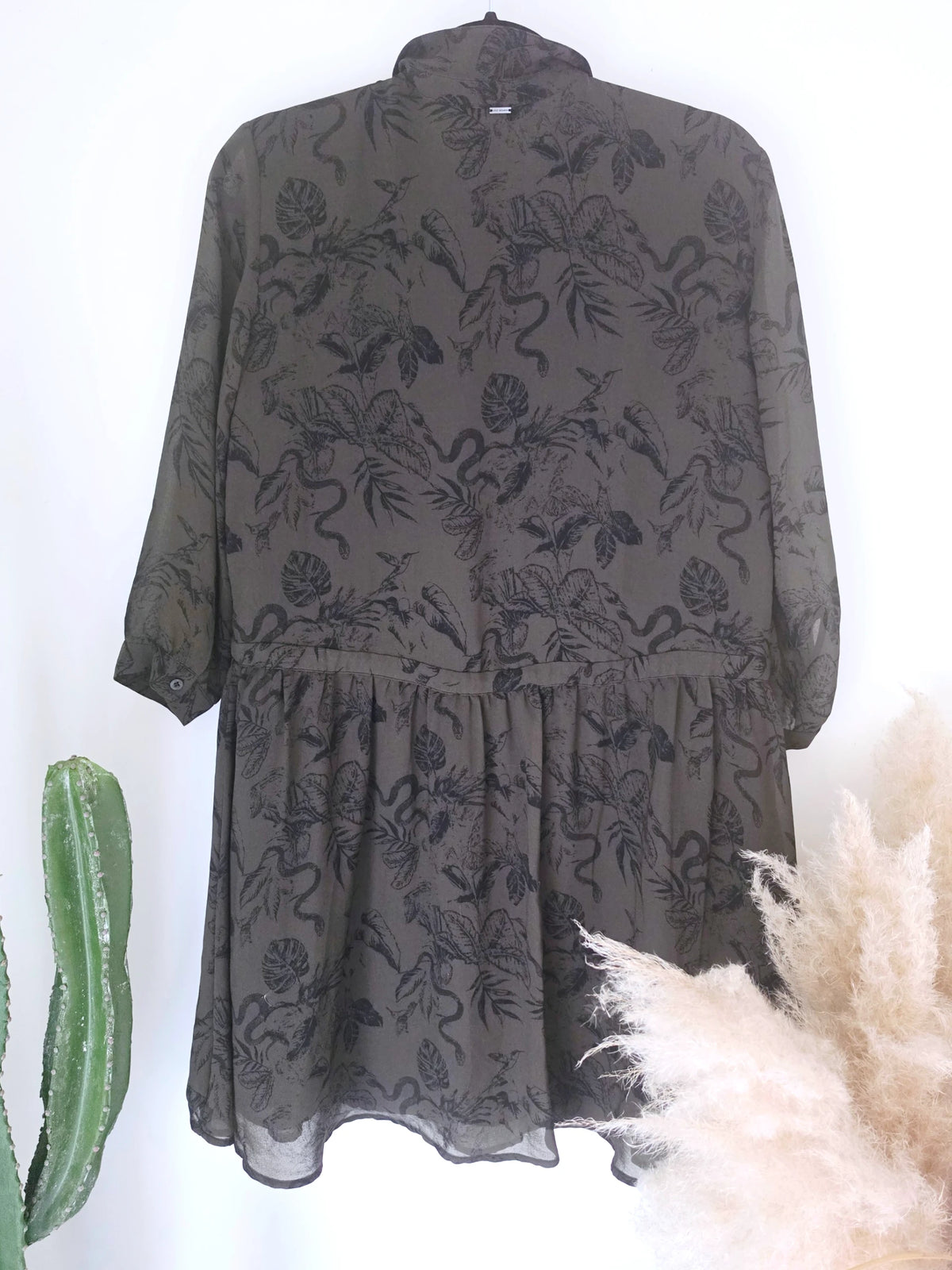 Robe kaki à imprimé noir - 𝐌𝐚𝐫𝐢𝐧𝐚𝟒𝟒𝐟𝐚𝐦𝐢𝐥𝐲