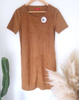 Robe suédine de couleur cognac - 𝐌𝐚𝐫𝐢𝐧𝐚𝟒𝟒𝐟𝐚𝐦𝐢𝐥𝐲