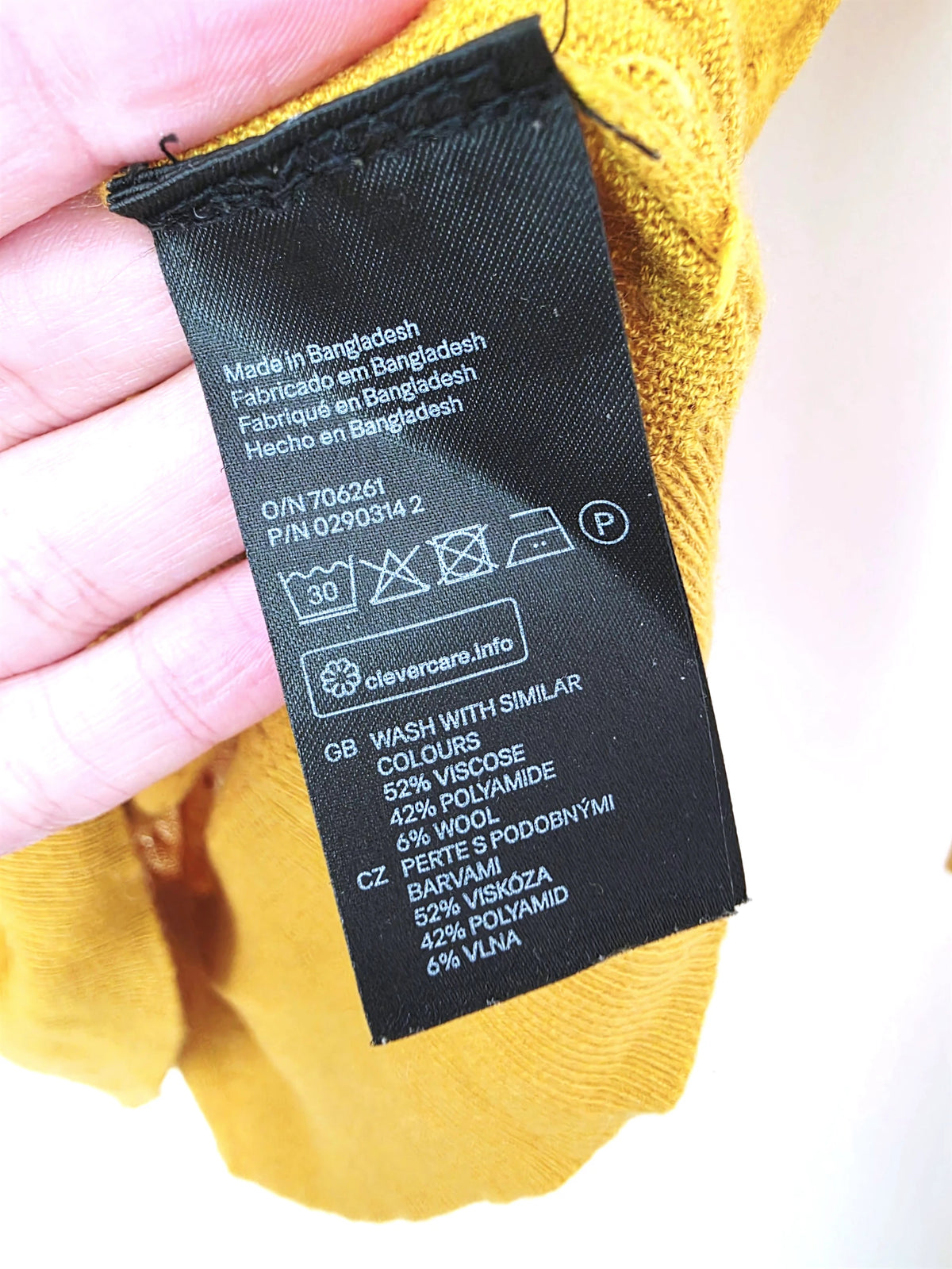 Pull jaune moutarde à maille fine