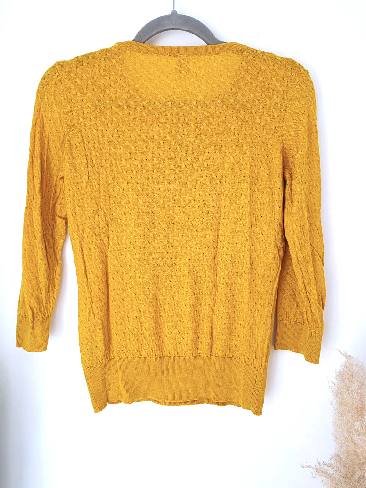 Pull jaune moutarde à maille fine