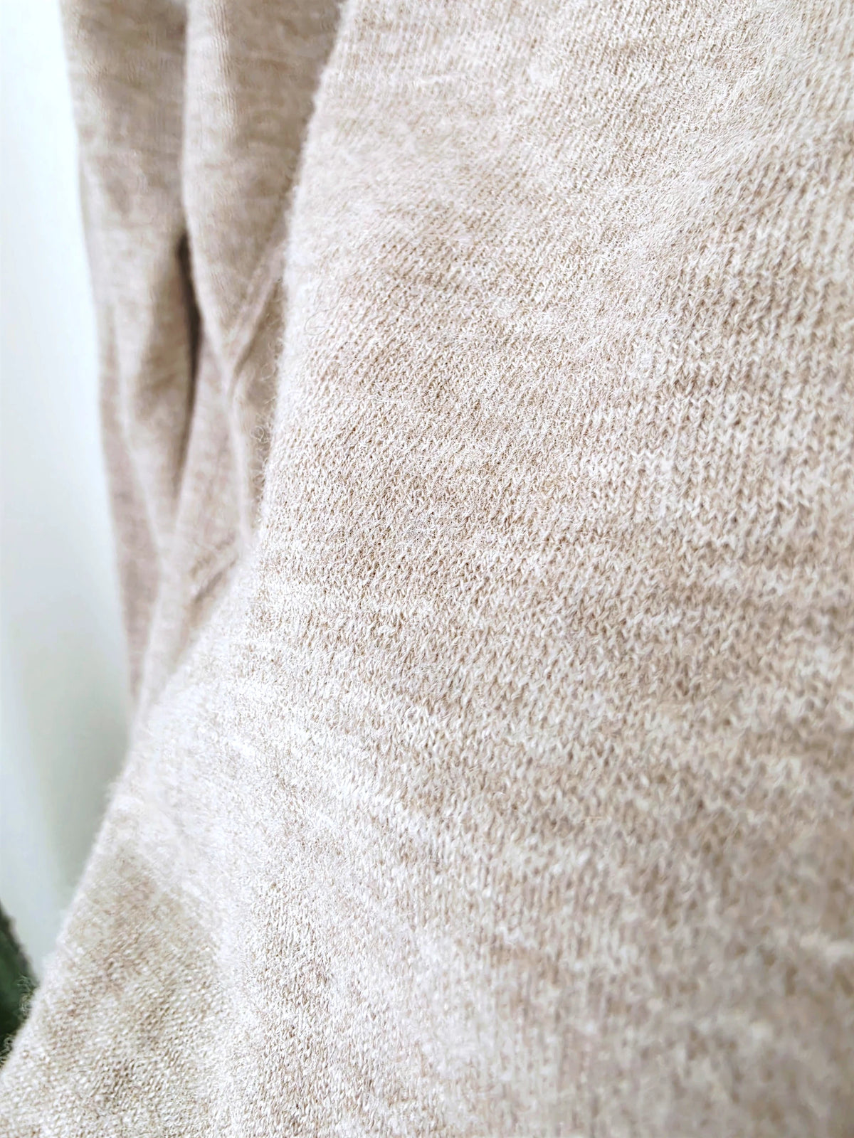 Pull beige chiné à maille fine et chaude