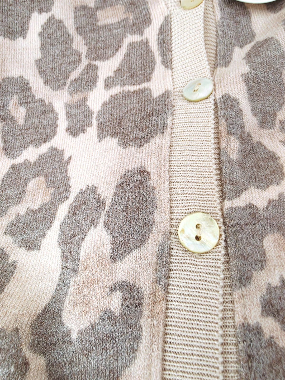 Cardigan à imprimé léopard double sens - 𝐌𝐚𝐫𝐢𝐧𝐚𝟒𝟒𝐟𝐚𝐦𝐢𝐥𝐲