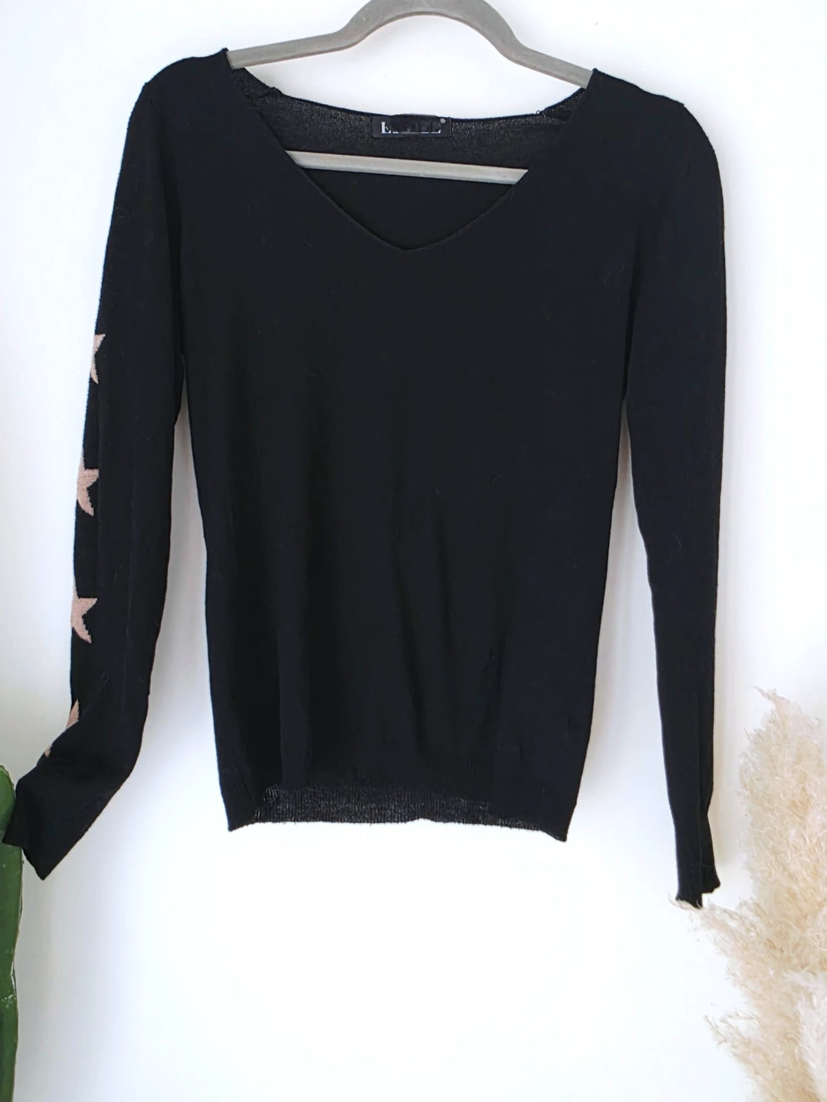 Pull noir à maille fine dos à strass
