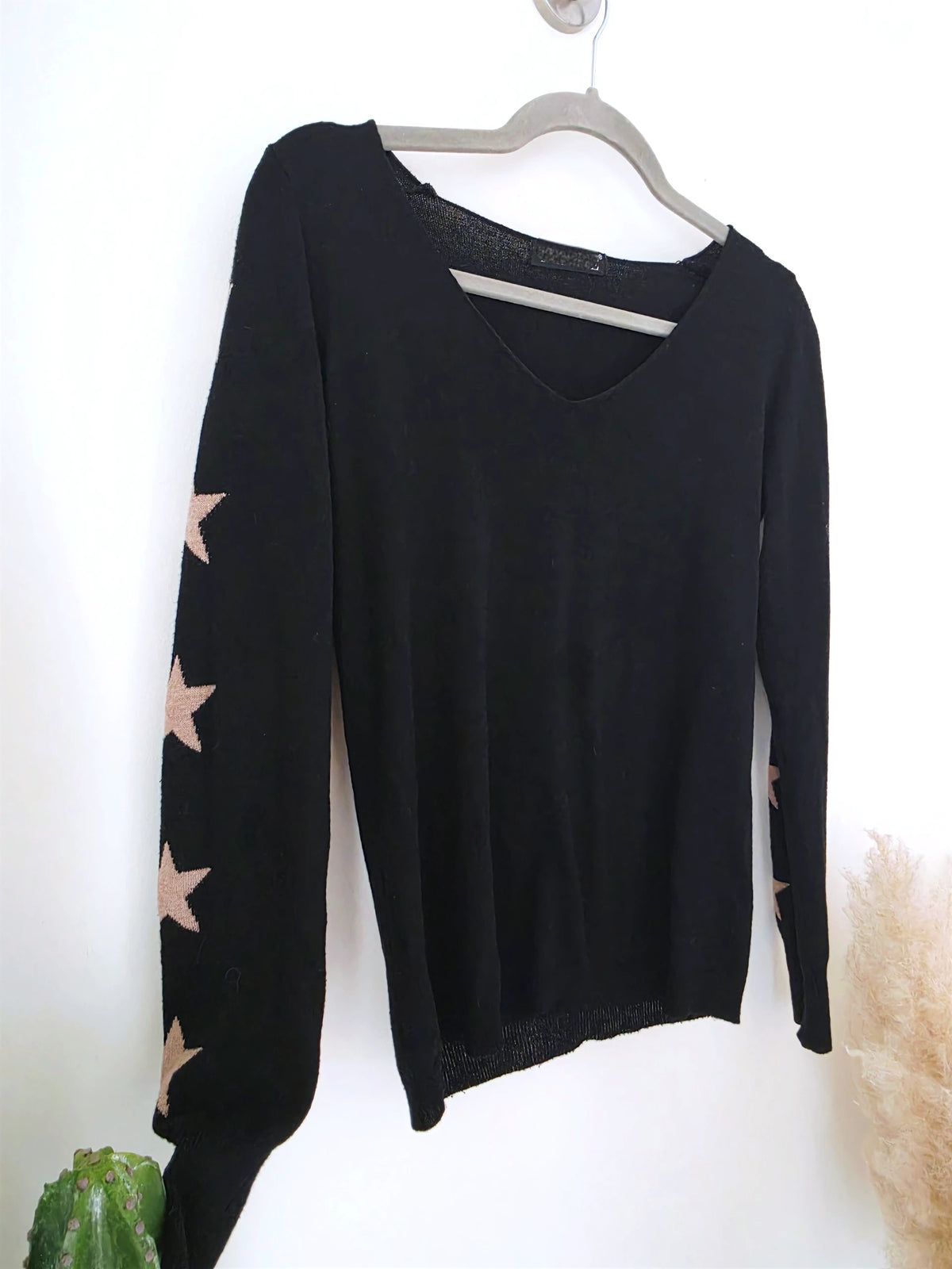 Pull noir à maille fine dos à strass