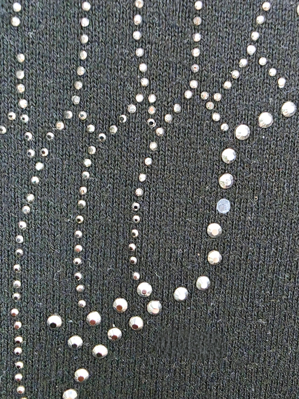 Pull noir à maille fine dos à strass
