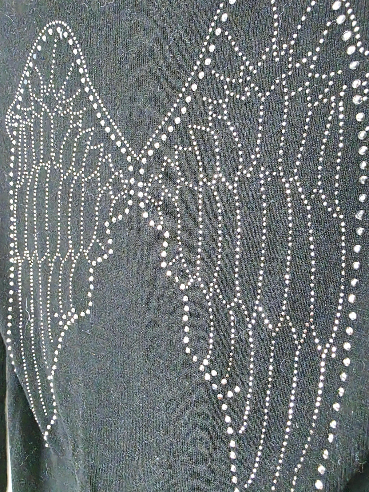 Pull noir à maille fine dos à strass