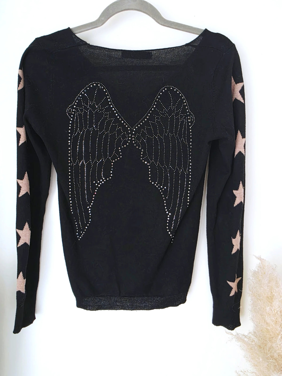 Pull noir à maille fine dos à strass