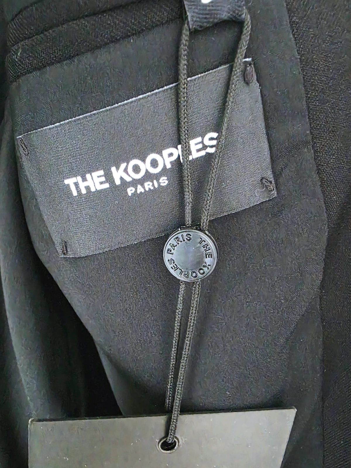 Blazer noir à épaulettes en cuir et clouté