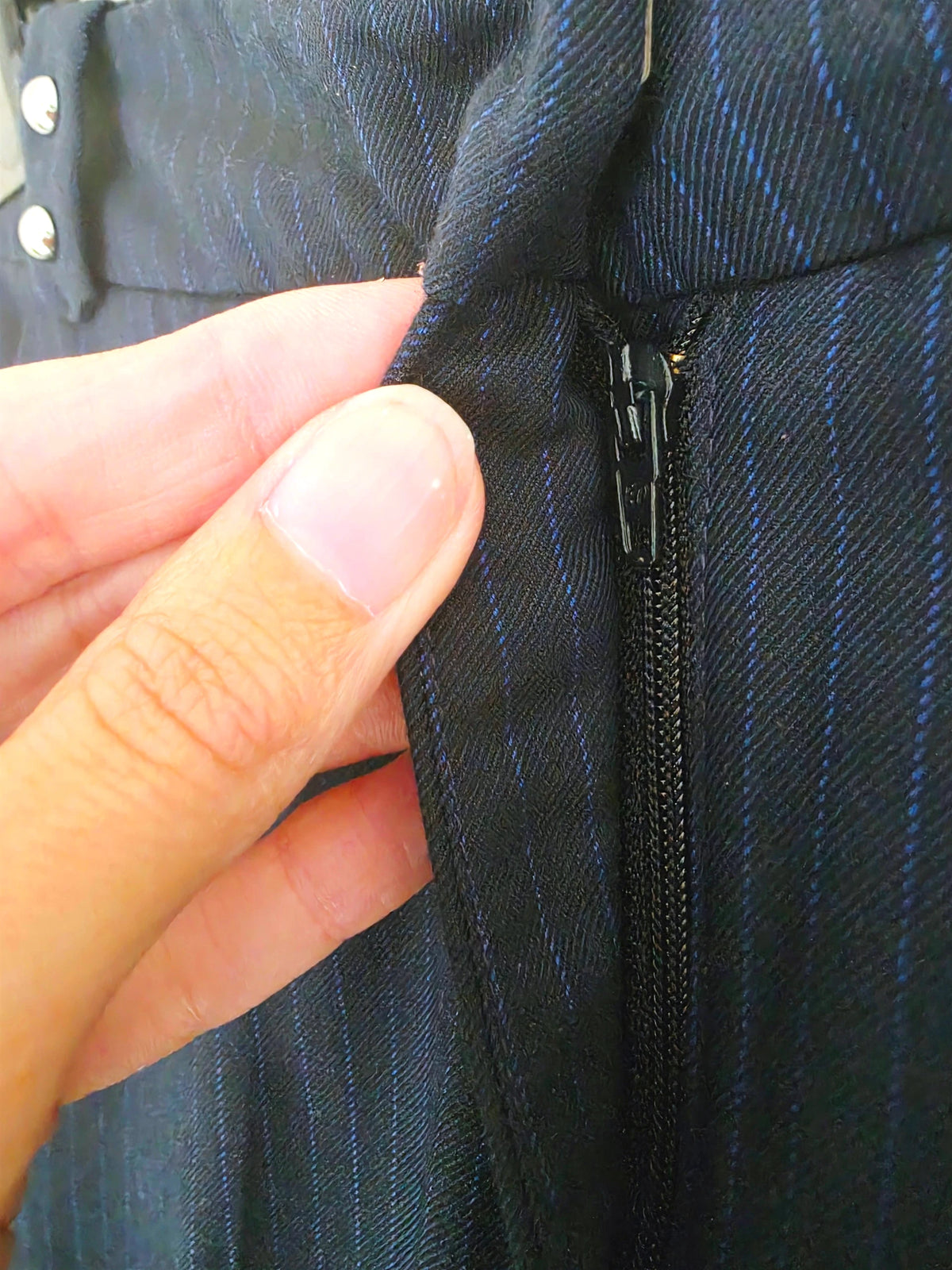 Pantalon chic et confort bleu marine à fines rayures - 𝐌𝐚𝐫𝐢𝐧𝐚𝟒𝟒𝐟𝐚𝐦𝐢𝐥𝐲