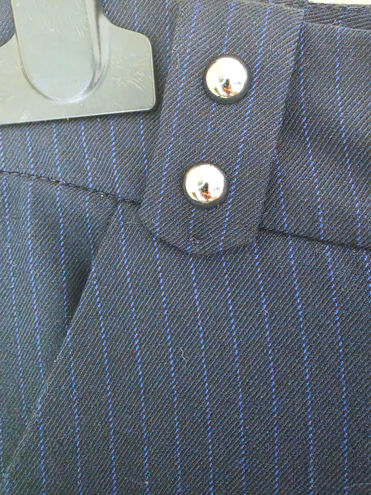 Pantalon chic et confort bleu marine à fines rayures - 𝐌𝐚𝐫𝐢𝐧𝐚𝟒𝟒𝐟𝐚𝐦𝐢𝐥𝐲