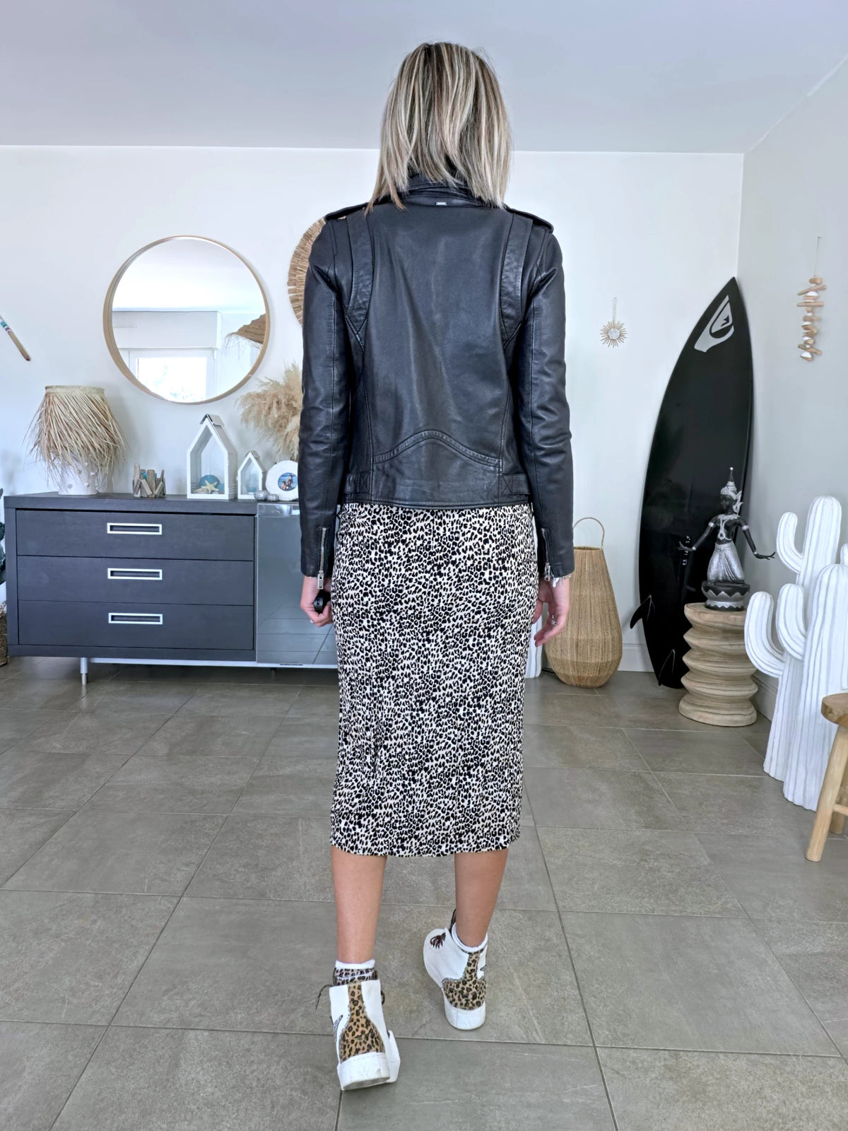Perfecto noir 100% cuir muni de perles bijoux