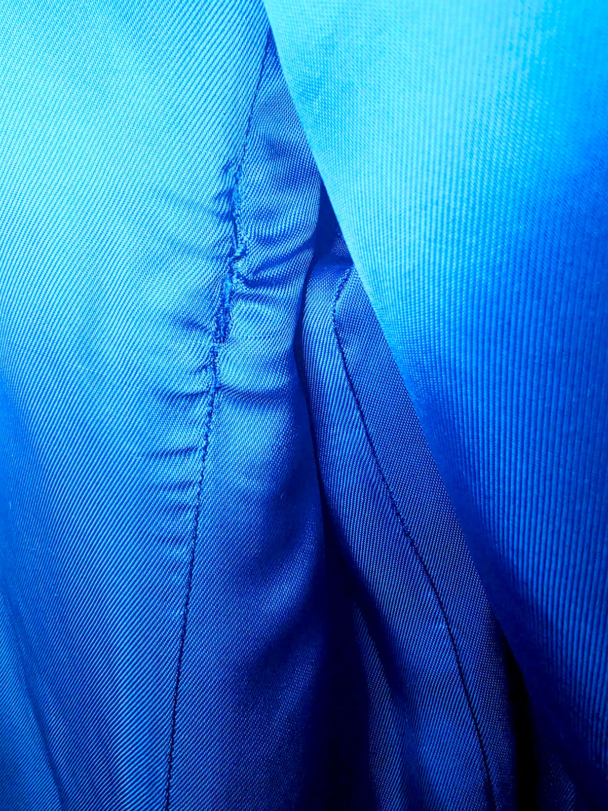 Veste chic et cintrée bleu marine à fines rayures - 𝐌𝐚𝐫𝐢𝐧𝐚𝟒𝟒𝐟𝐚𝐦𝐢𝐥𝐲