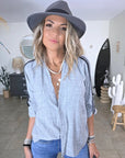 Chemise grise à bandes latérales