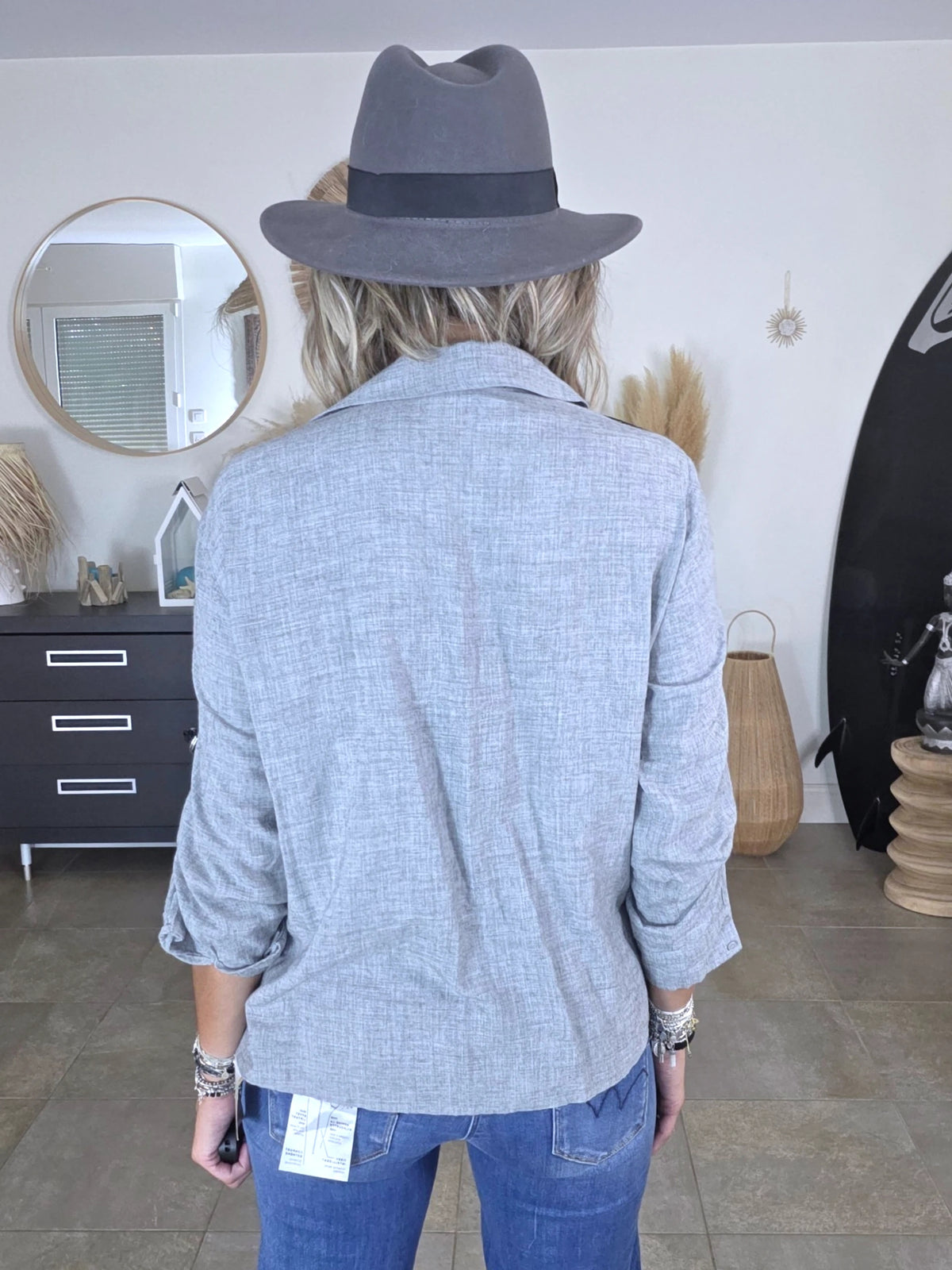 Chemise grise à bandes latérales