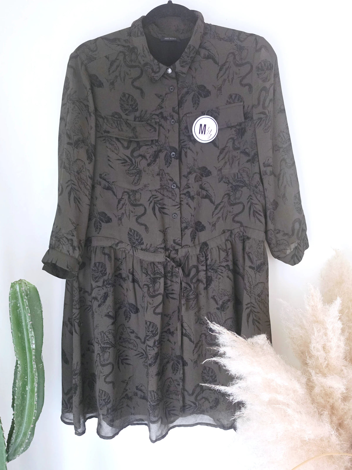Robe kaki à imprimé noir - 𝐌𝐚𝐫𝐢𝐧𝐚𝟒𝟒𝐟𝐚𝐦𝐢𝐥𝐲