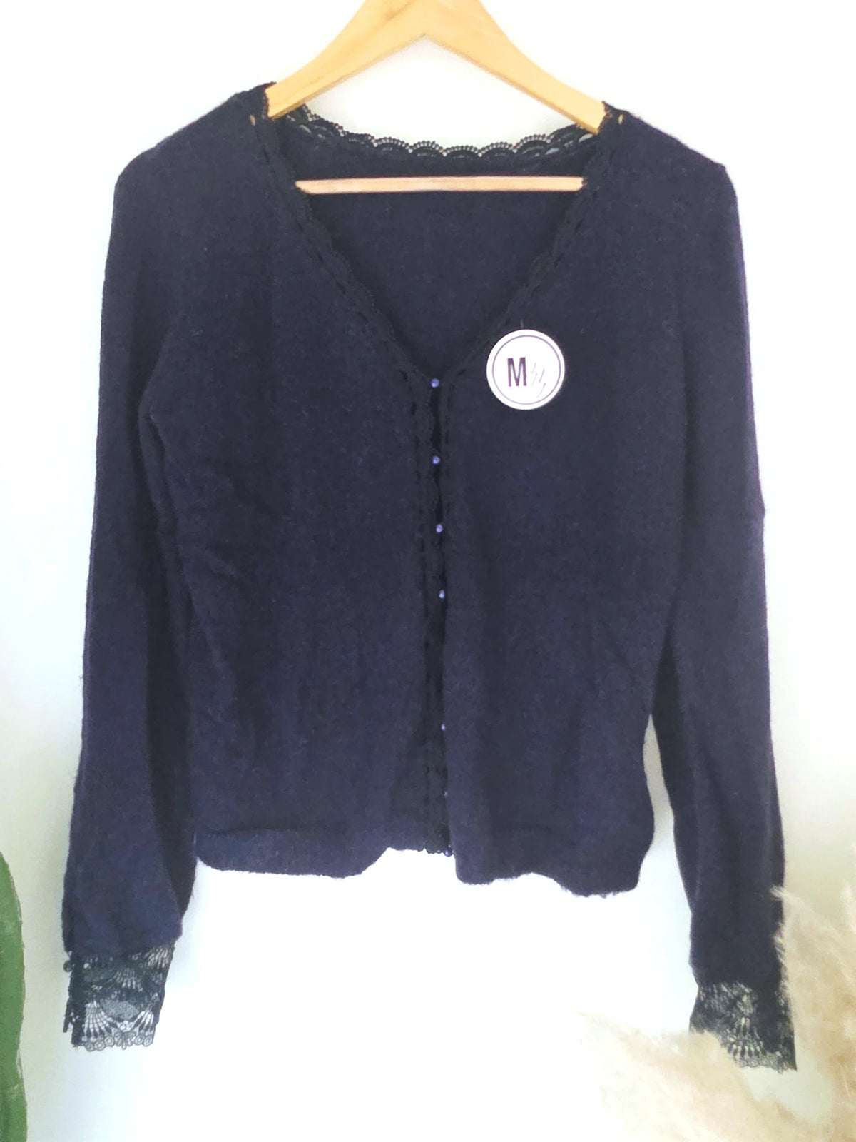 Cardigan bleu marine à maille douce - 𝐌𝐚𝐫𝐢𝐧𝐚𝟒𝟒𝐟𝐚𝐦𝐢𝐥𝐲