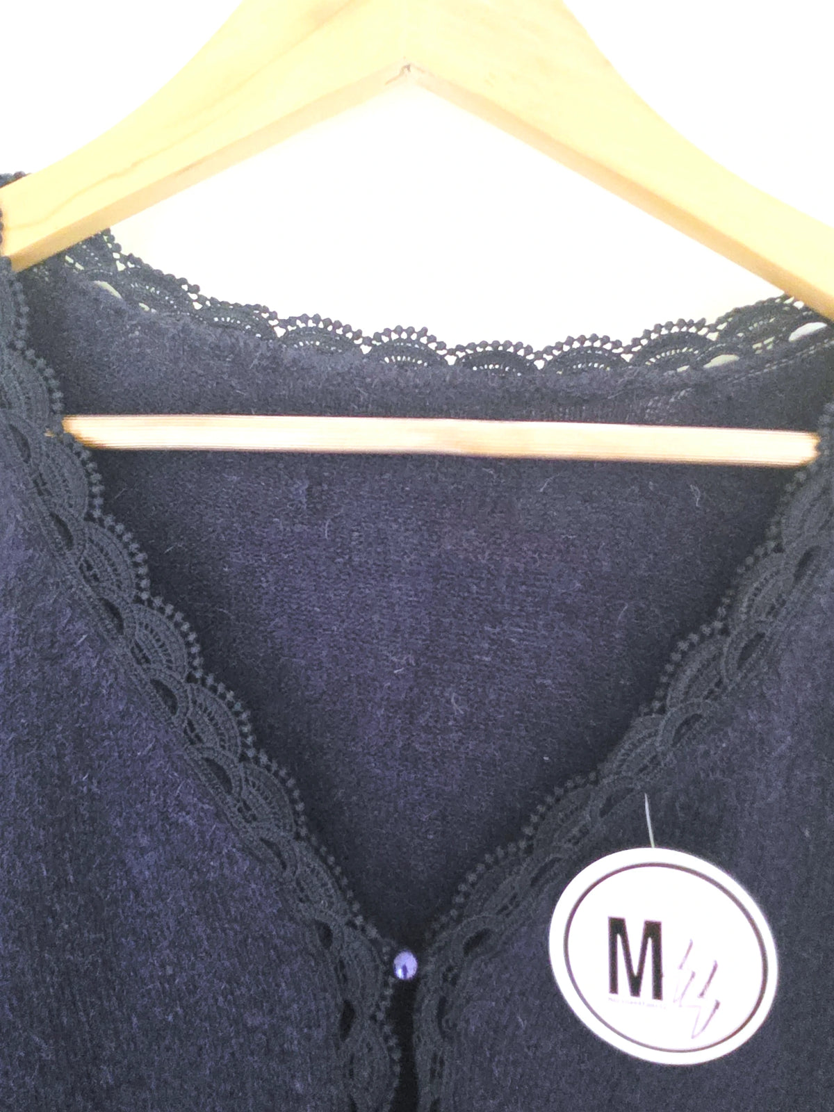 Cardigan bleu marine à maille douce - 𝐌𝐚𝐫𝐢𝐧𝐚𝟒𝟒𝐟𝐚𝐦𝐢𝐥𝐲