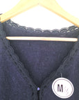 Cardigan bleu marine à maille douce - 𝐌𝐚𝐫𝐢𝐧𝐚𝟒𝟒𝐟𝐚𝐦𝐢𝐥𝐲