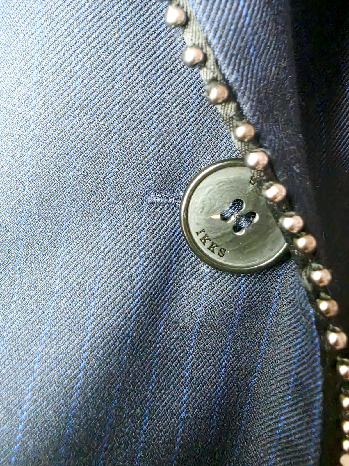 Veste chic et cintrée bleu marine à fines rayures - 𝐌𝐚𝐫𝐢𝐧𝐚𝟒𝟒𝐟𝐚𝐦𝐢𝐥𝐲