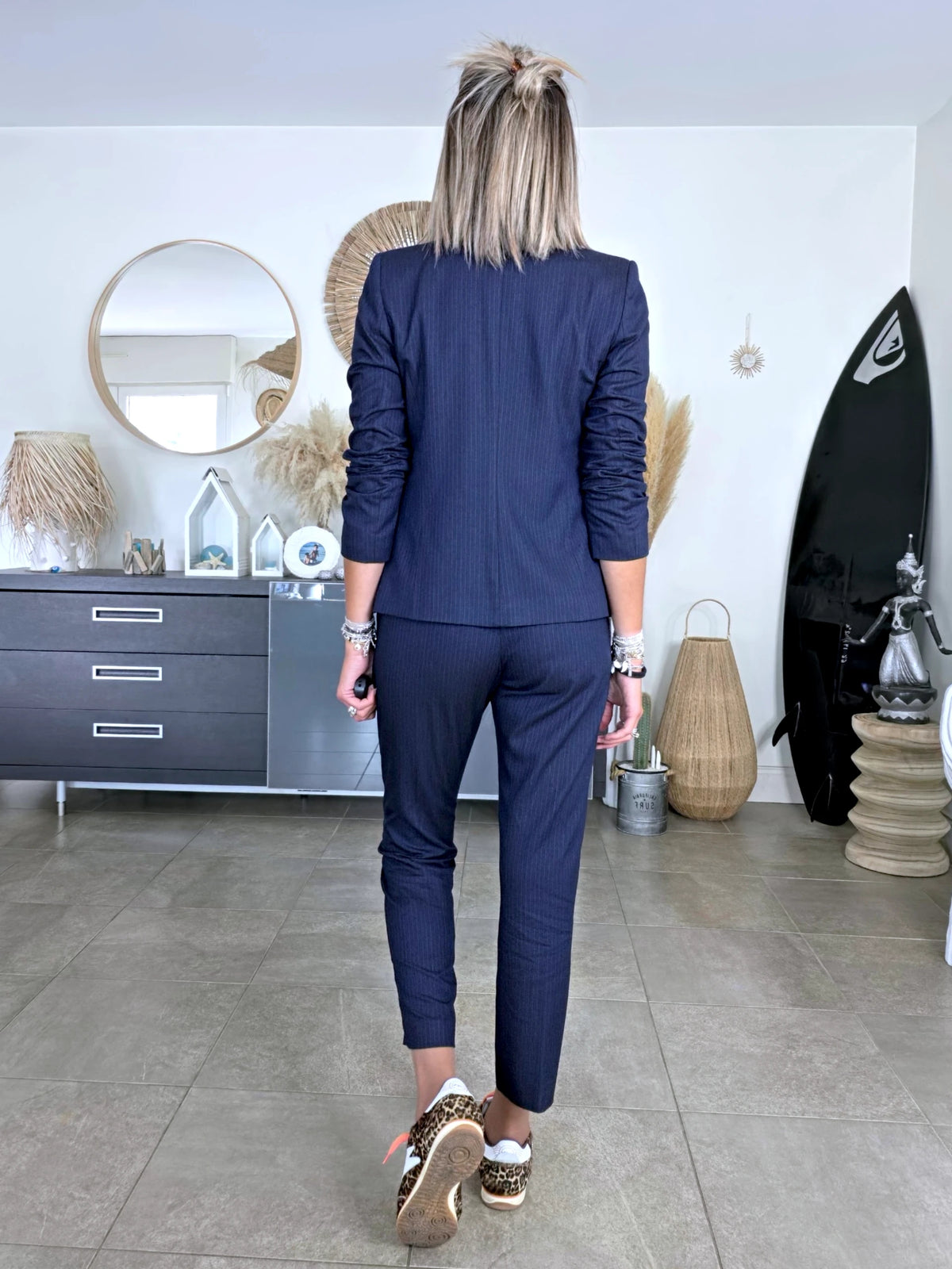 Veste chic et cintrée bleu marine à fines rayures - 𝐌𝐚𝐫𝐢𝐧𝐚𝟒𝟒𝐟𝐚𝐦𝐢𝐥𝐲