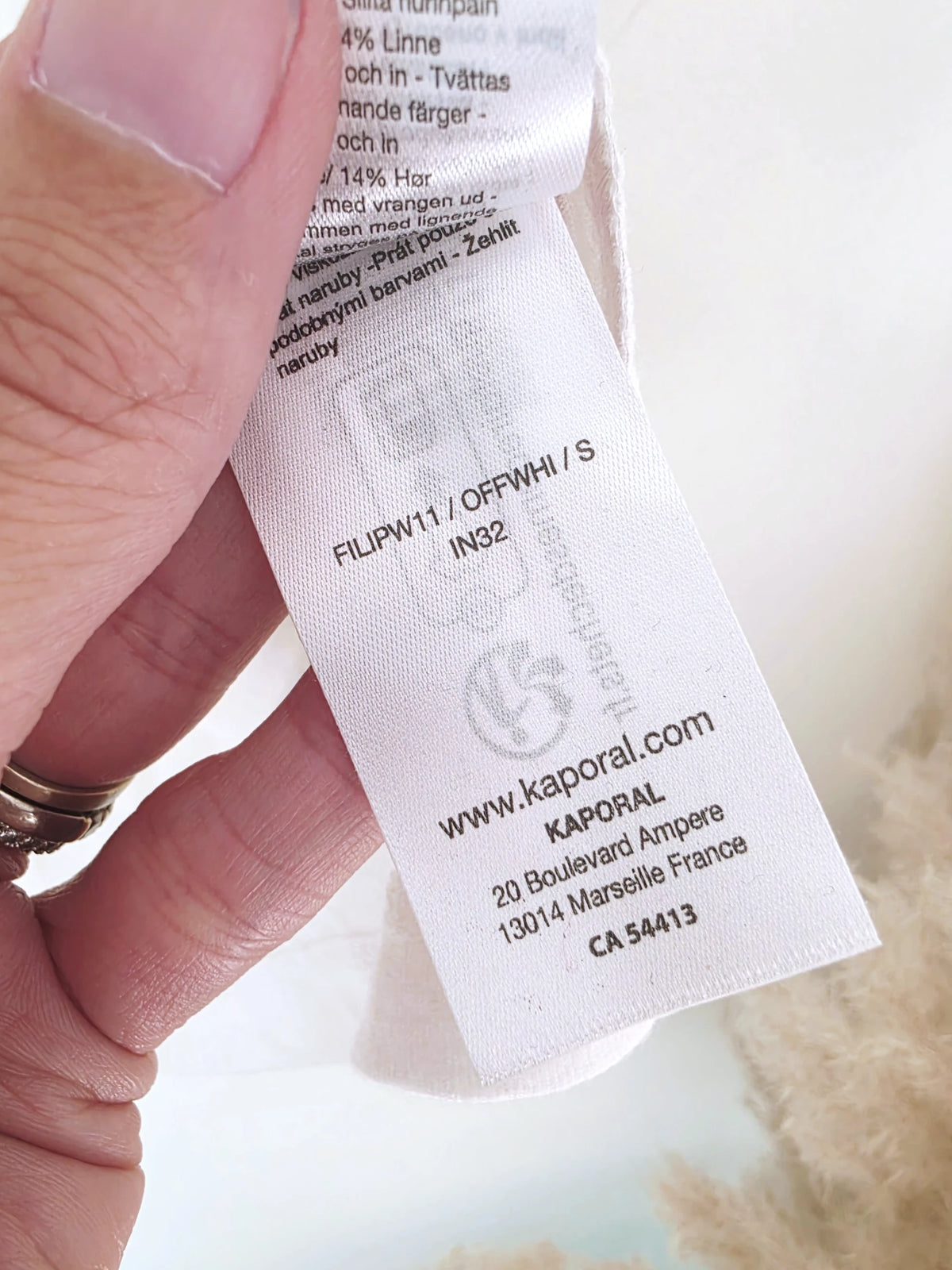 T-shirt blanc encolure en V au dos - 𝐌𝐚𝐫𝐢𝐧𝐚𝟒𝟒𝐟𝐚𝐦𝐢𝐥𝐲