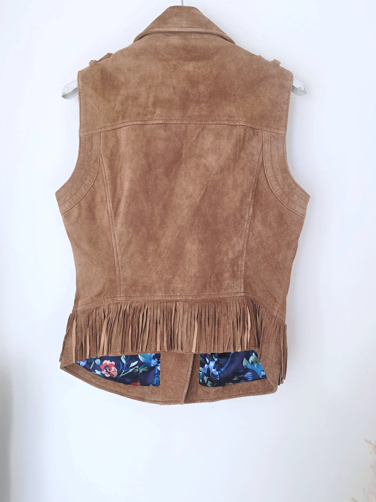 Veste marron taupe sans manche 100% cuir nubuck - 𝐌𝐚𝐫𝐢𝐧𝐚𝟒𝟒𝐟𝐚𝐦𝐢𝐥𝐲