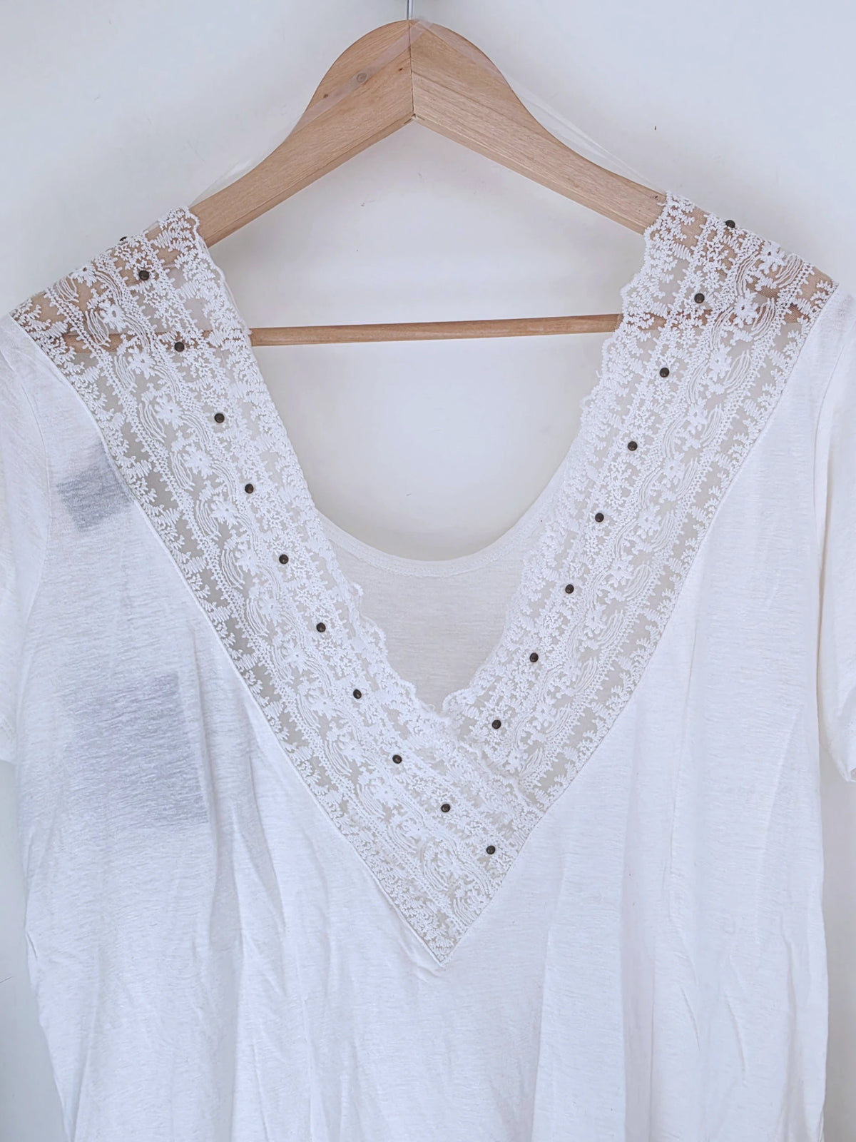 T-shirt blanc encolure en V au dos - 𝐌𝐚𝐫𝐢𝐧𝐚𝟒𝟒𝐟𝐚𝐦𝐢𝐥𝐲