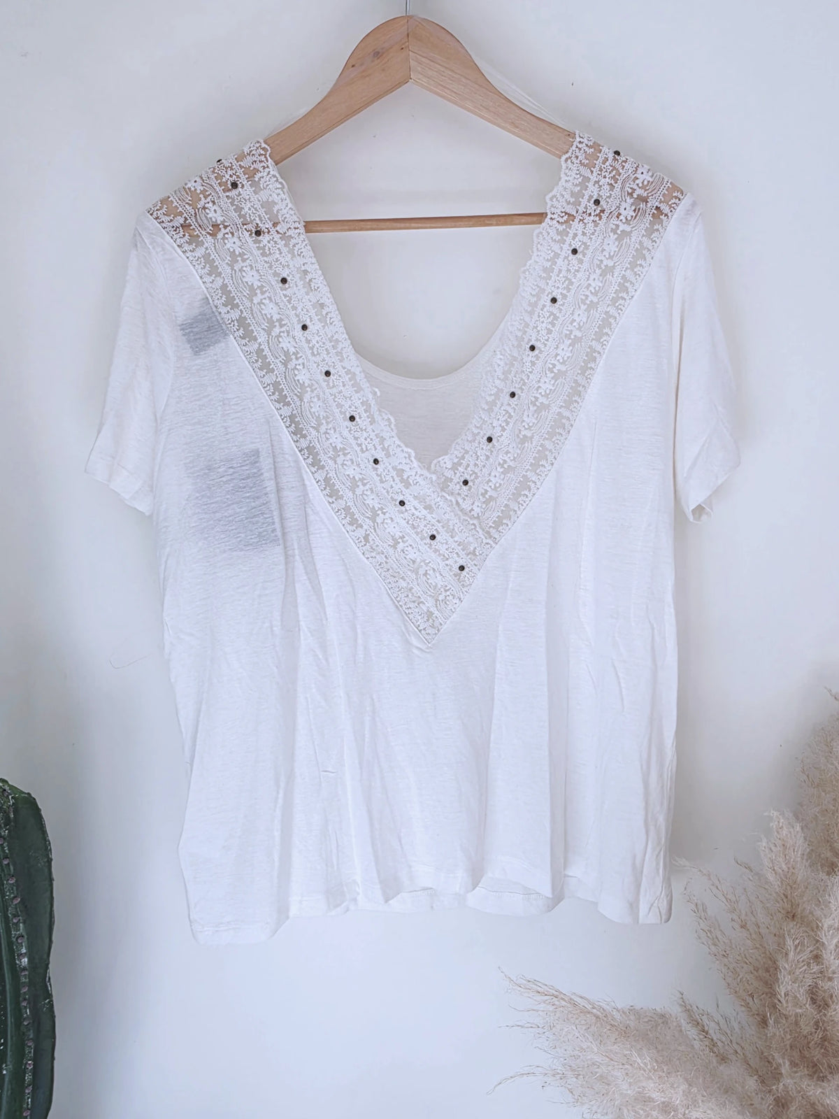 T-shirt blanc encolure en V au dos - 𝐌𝐚𝐫𝐢𝐧𝐚𝟒𝟒𝐟𝐚𝐦𝐢𝐥𝐲