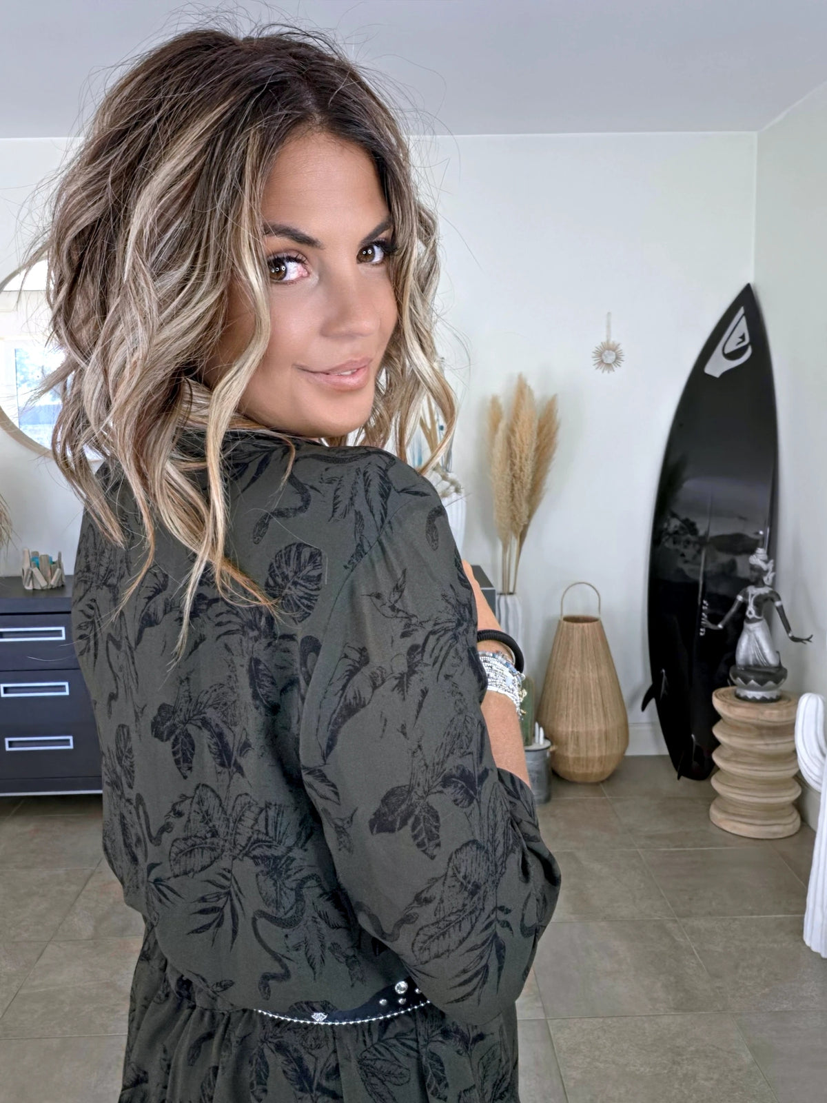 Robe kaki à imprimé noir - 𝐌𝐚𝐫𝐢𝐧𝐚𝟒𝟒𝐟𝐚𝐦𝐢𝐥𝐲