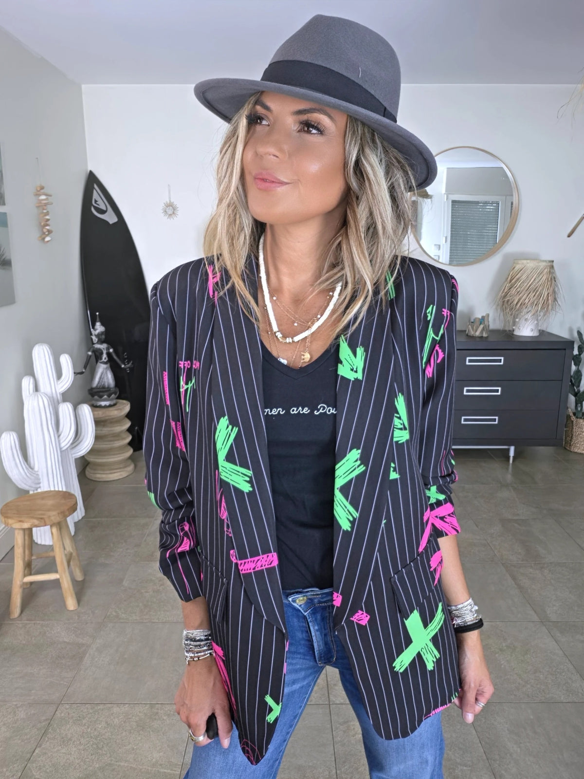 Blazer noir à tags fluo