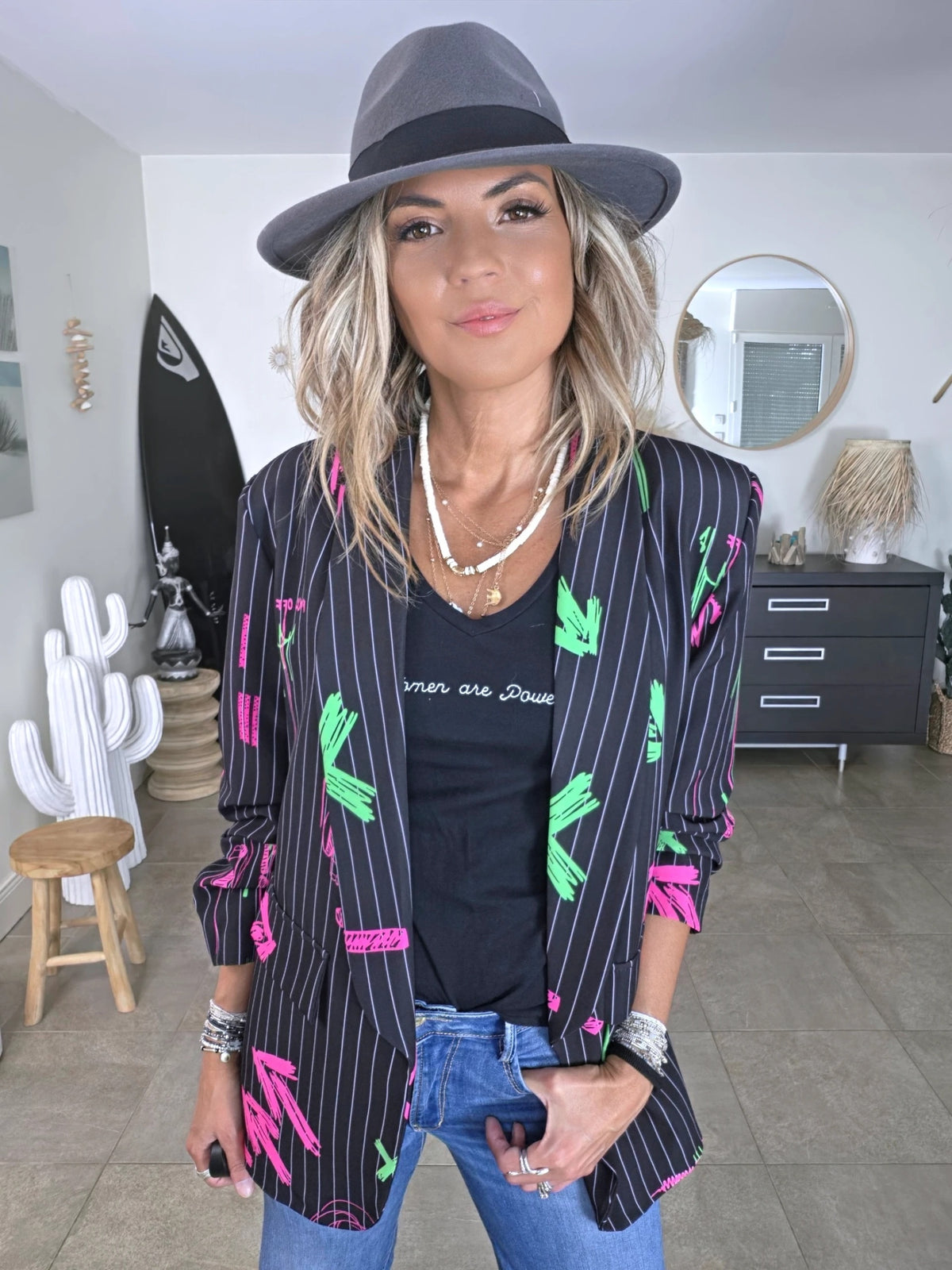 Blazer noir à tags fluo