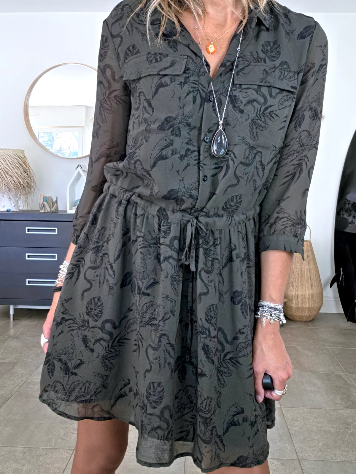 Robe kaki à imprimé noir - 𝐌𝐚𝐫𝐢𝐧𝐚𝟒𝟒𝐟𝐚𝐦𝐢𝐥𝐲