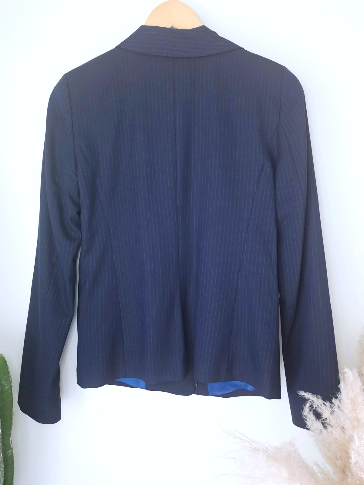 Veste chic et cintrée bleu marine à fines rayures - 𝐌𝐚𝐫𝐢𝐧𝐚𝟒𝟒𝐟𝐚𝐦𝐢𝐥𝐲