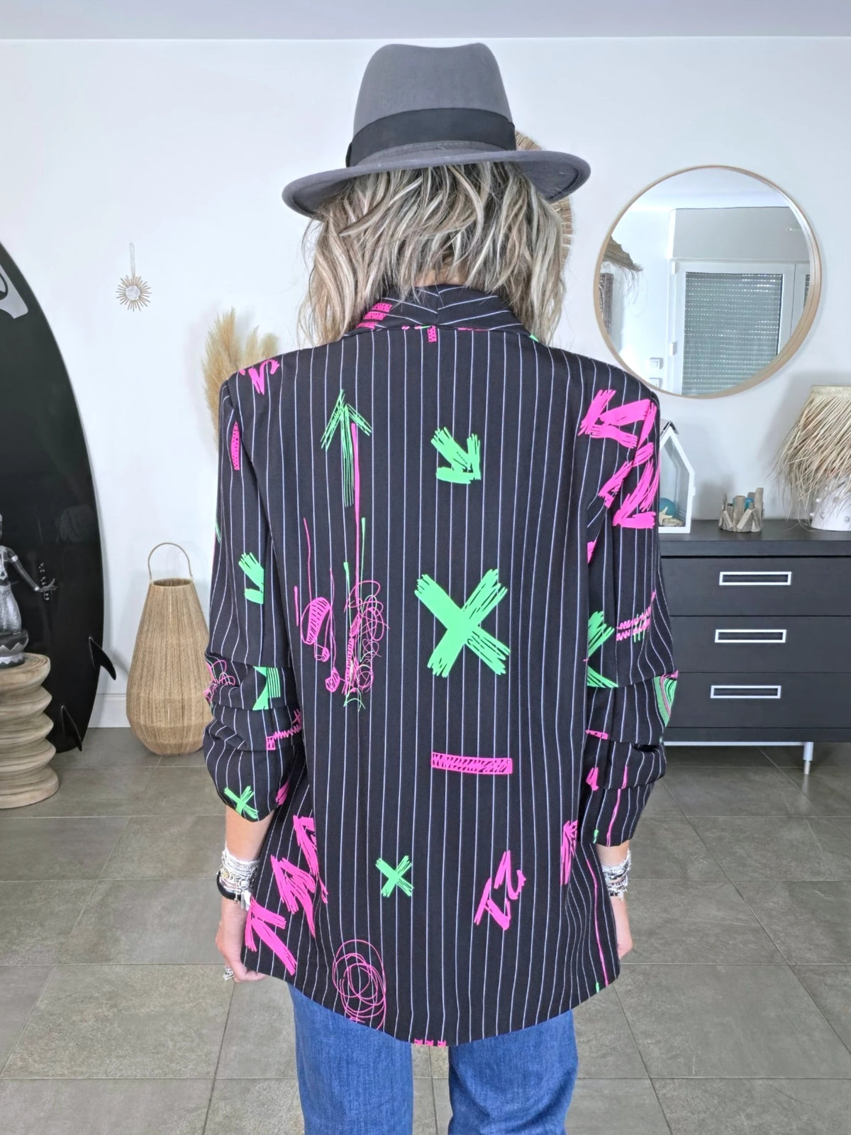 Blazer noir à tags fluo