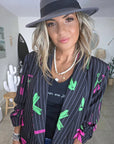 Blazer noir à tags fluo