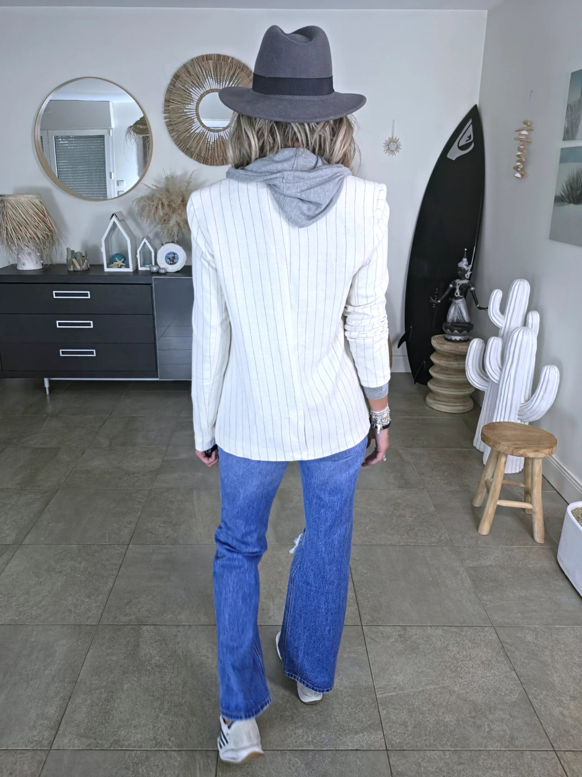 Veste blanc cassé à fines rayures