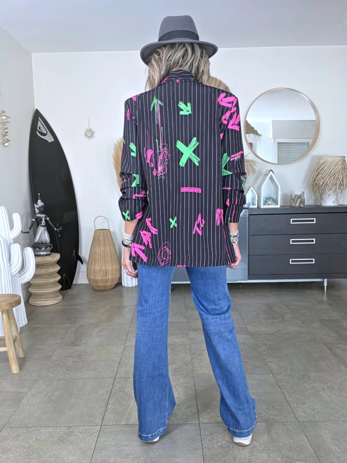 Blazer noir à tags fluo