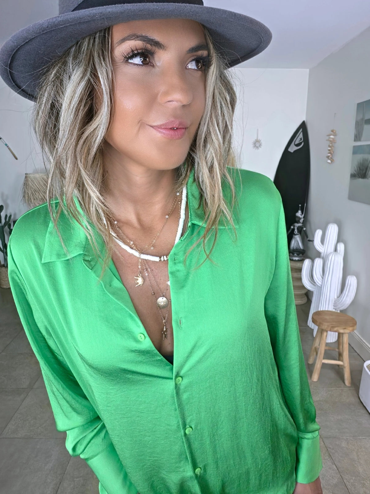 Chemise verte lumineuse