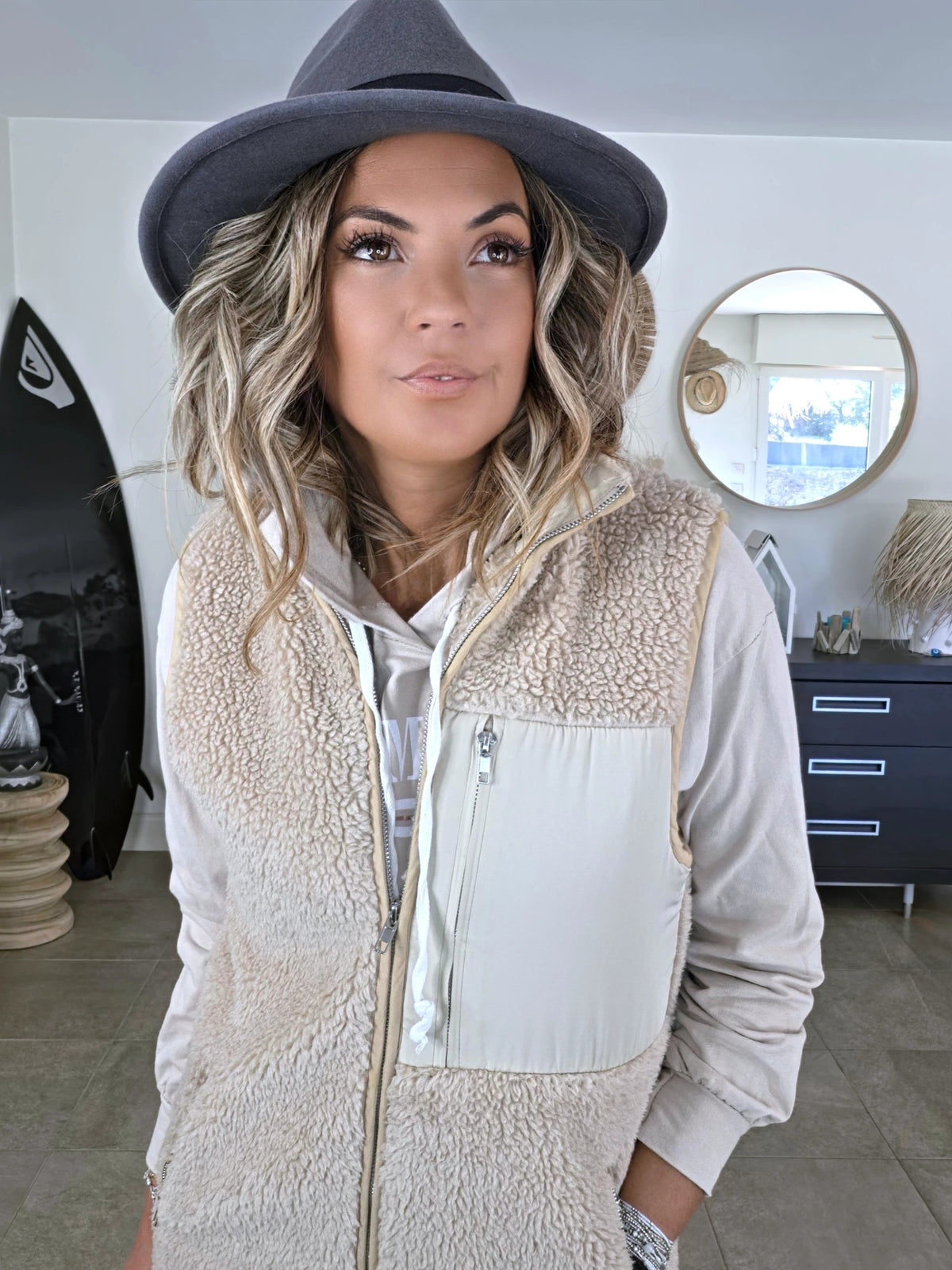 Manteau sans manche beige à bouclette - 𝐌𝐚𝐫𝐢𝐧𝐚𝟒𝟒𝐟𝐚𝐦𝐢𝐥𝐲