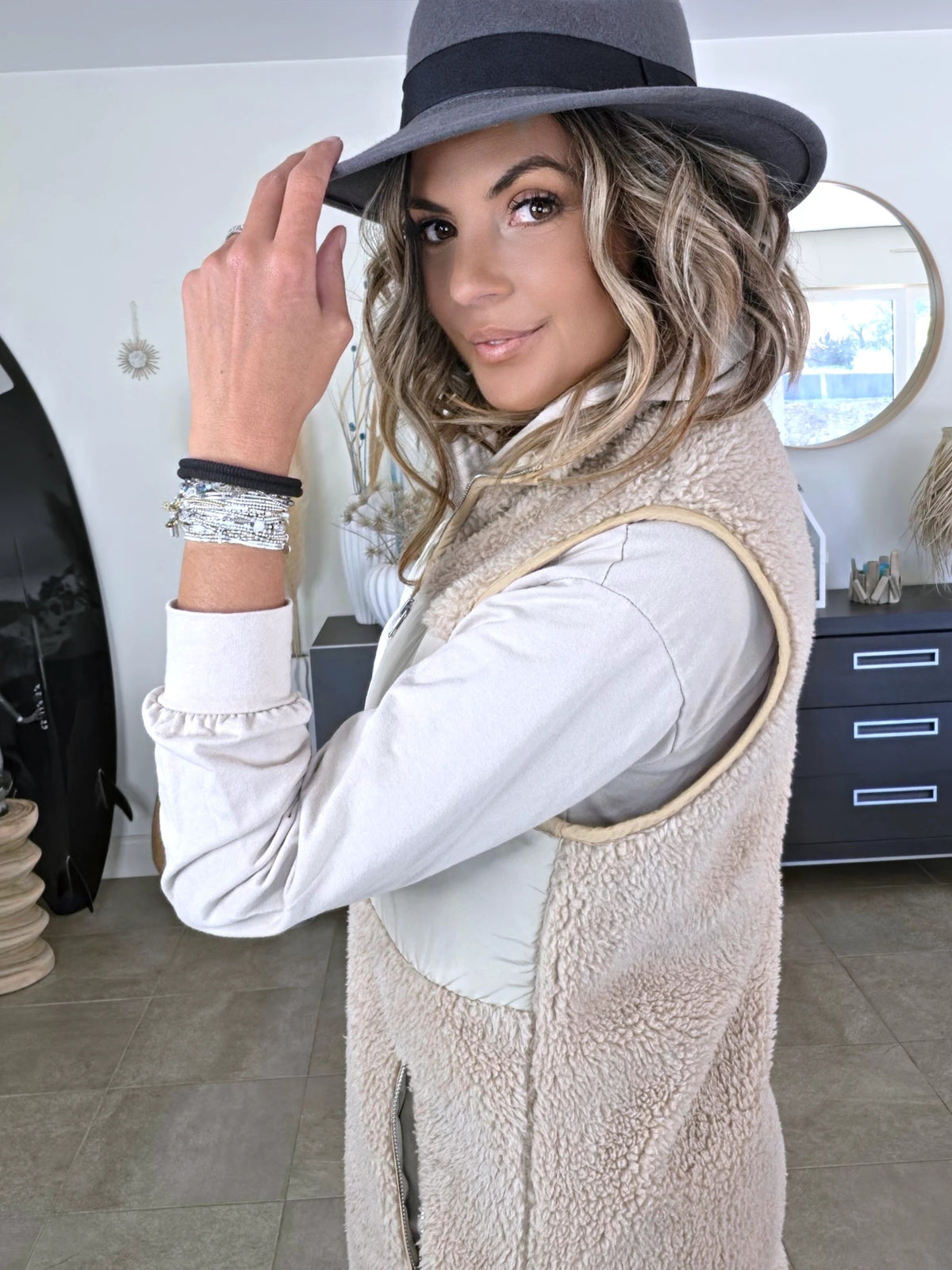Manteau sans manche beige à bouclette - 𝐌𝐚𝐫𝐢𝐧𝐚𝟒𝟒𝐟𝐚𝐦𝐢𝐥𝐲