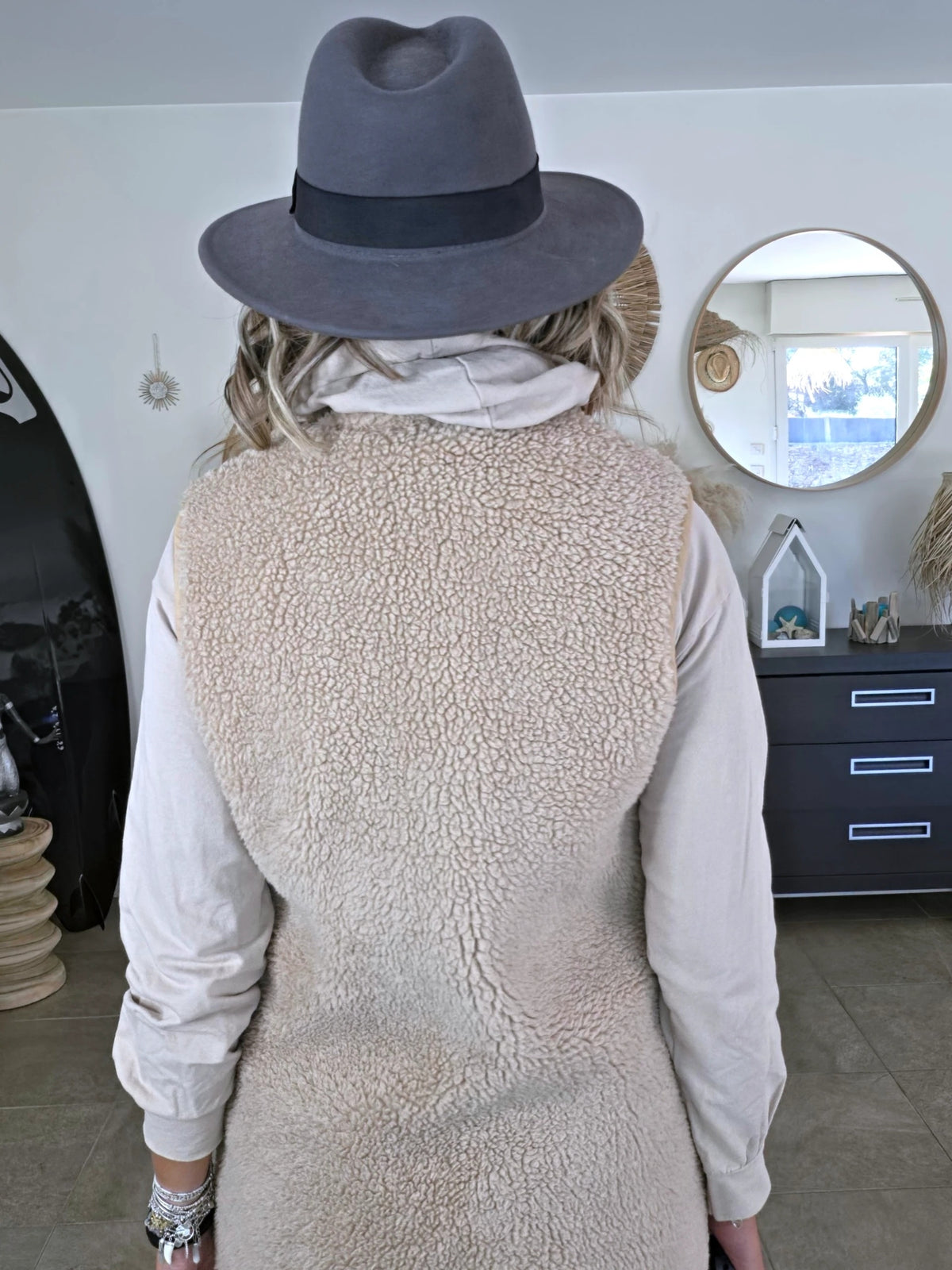 Manteau sans manche beige à bouclette - 𝐌𝐚𝐫𝐢𝐧𝐚𝟒𝟒𝐟𝐚𝐦𝐢𝐥𝐲